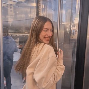 Meet your Posher, Lauren